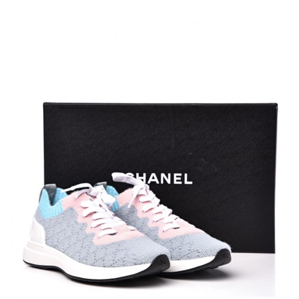 AUTHENTIC CHANEL BRAND NEW
Mixed Fabrics Knit Sneakers 36 Grey Pink Blue